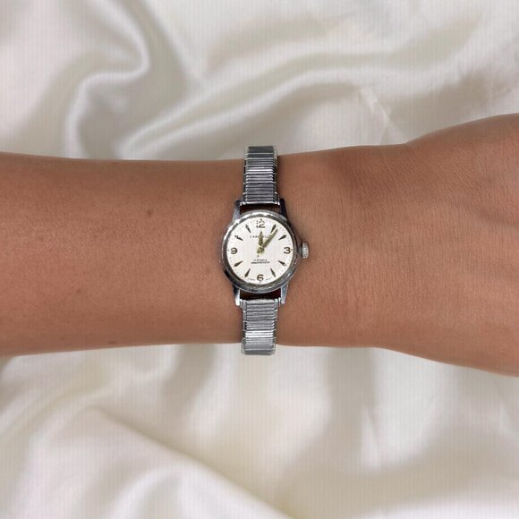 Vintage 1960s Caravelle Mechanical Women’s Watch – Classic Old Money Style - Picture 1 of 6